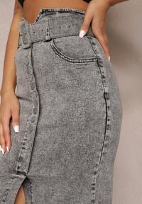 Renee - Szara Jeansowa Spódnica Ołówkowa Midi z Guzikami i Rozcięciem Jackiesa. Kolor: szary. Materiał: jeans #3