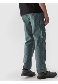 4f - Spodnie casual cargo 4Way Stretch męskie - khaki. Okazja: na co dzień. Kolor: wielokolorowy, brązowy, oliwkowy. Materiał: syntetyk, tkanina, materiał. Styl: casual