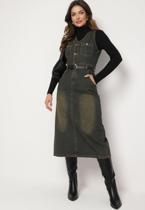 Born2be - Granatowa Sukienka Jeansowa z Rozcięciem Zapinana na Suwak z Paskiem z Ekoskóry Ricicella. Okazja: na co dzień. Kolor: niebieski. Materiał: jeans. Styl: elegancki, casual