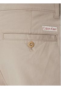 Calvin Klein Jeans Chinosy LV040EM628 Beżowy Slim Fit. Kolor: beżowy. Materiał: bawełna