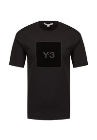 T-shirt Y-3 U SQ GFX SS TEE. Kolor: czarny, wielokolorowy, szary. Materiał: prążkowany, bawełna. Długość rękawa: krótki rękaw. Długość: krótkie. Wzór: nadruk. Styl: klasyczny