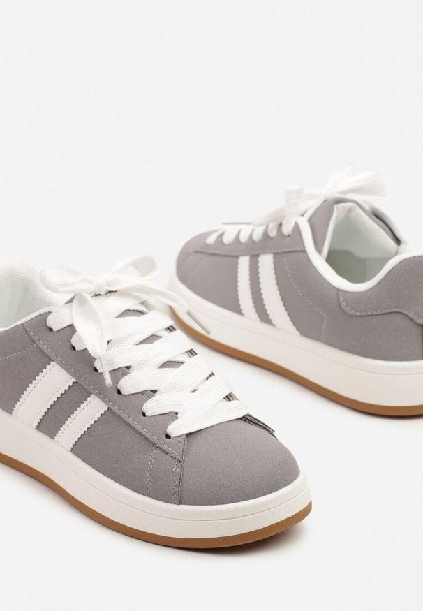 Born2be - Szare Sneakersy z Dwoma Paskami Galtewi. Okazja: na co dzień. Zapięcie: pasek. Kolor: szary. Materiał: jeans. Obcas: na obcasie. Wysokość obcasa: niski