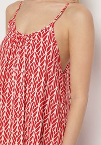 Born2be - Różowa Bawełniana Sukienka Rozkloszowana z Geometrycznym Wzorem Niladora. Okazja: na co dzień. Kolor: różowy. Materiał: bawełna. Długość rękawa: na ramiączkach. Wzór: geometria. Sezon: lato. Styl: casual #2