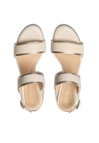 Clarks Sandały Ezoria Sling 26181301 Beżowy. Kolor: beżowy. Materiał: skóra
