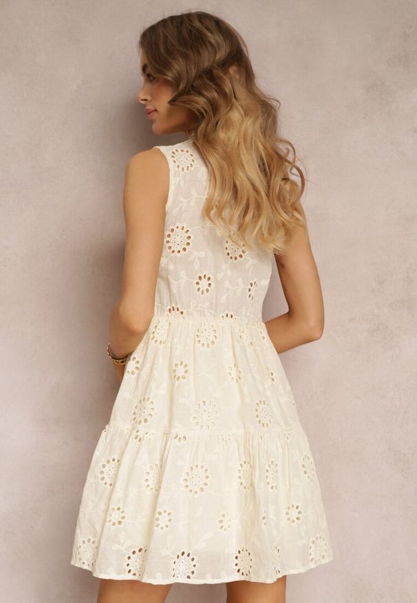 Renee - Beżowa Sukienka z Gumką w Talii z Haftem i Cekinami Inetake. Kolor: beżowy. Długość rękawa: bez rękawów. Wzór: haft. Sezon: wiosna, lato. Typ sukienki: rozkloszowane. Długość: mini