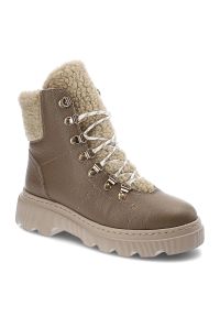 Botki damskie Kampa, cholewka ze skóry naturalnej wnętrze ocieplane na płaskiej podeszwie, beż‑capuccino, Z538‑651‑650. Kolor: beżowy. Materiał: futro, puch, skóra, syntetyk. Szerokość cholewki: normalna. Sezon: zima. Obcas: na obcasie, na płaskiej podeszwie. Styl: elegancki. Wysokość obcasa: niski #1