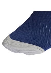 Getry piłkarskie Adidas Milano 23. Kolor: niebieski. Materiał: elastan, poliester. Sport: piłka nożna
