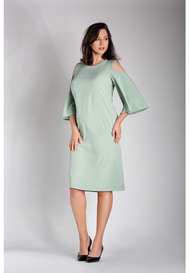 Nommo - Zielona Prosta Midi Sukienka z Rozkloszowanym Rękawem PLUS SIZE. Kolekcja: plus size. Kolor: zielony. Materiał: poliester, wiskoza. Typ sukienki: proste, dla puszystych. Długość: midi
