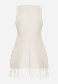 Born2be - Beżowa Elegancka Sukienka Taliowana Florzedi. Okazja: na co dzień, na imprezę. Kolor: beżowy. Typ sukienki: proste. Styl: elegancki #2