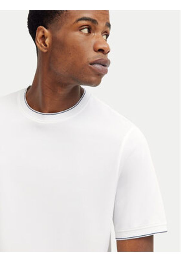 Bugatti T-Shirt 8350-75091C Biały Regular Fit. Kolor: biały. Materiał: syntetyk, bawełna