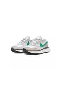 Buty do chodzenia damskie Nike Phoenix Waffle. Kolor: szary. Materiał: zamsz, materiał, syntetyk. Szerokość cholewki: normalna. Sport: turystyka piesza