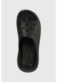 Crocs klapki Classic Crush Slide damskie kolor czarny na platformie 208731. Kolor: czarny. Materiał: guma. Obcas: na platformie #2