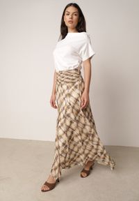 Born2be - Beżowo-Żółta Rozkloszowana Spódnica z Marszczonym Pasem w Talii w Stylu Preppy Jenniea. Okazja: do pracy, na co dzień, na spotkanie biznesowe. Kolor: beżowy. Materiał: dzianina, poliester. Styl: biznesowy, klasyczny, casual #1