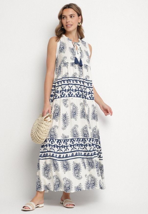 Born2be - Niebieska Wiskozowa Sukienka Rozkloszowana z Wiązaniem we Wzór Paisley Mreadia. Kolor: niebieski. Materiał: wiskoza. Wzór: paisley