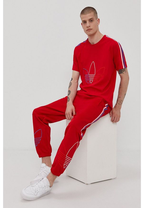 adidas Originals - T-shirt. Okazja: na co dzień, na plażę. Kolor: czerwony. Materiał: dzianina, materiał. Wzór: aplikacja. Styl: casual