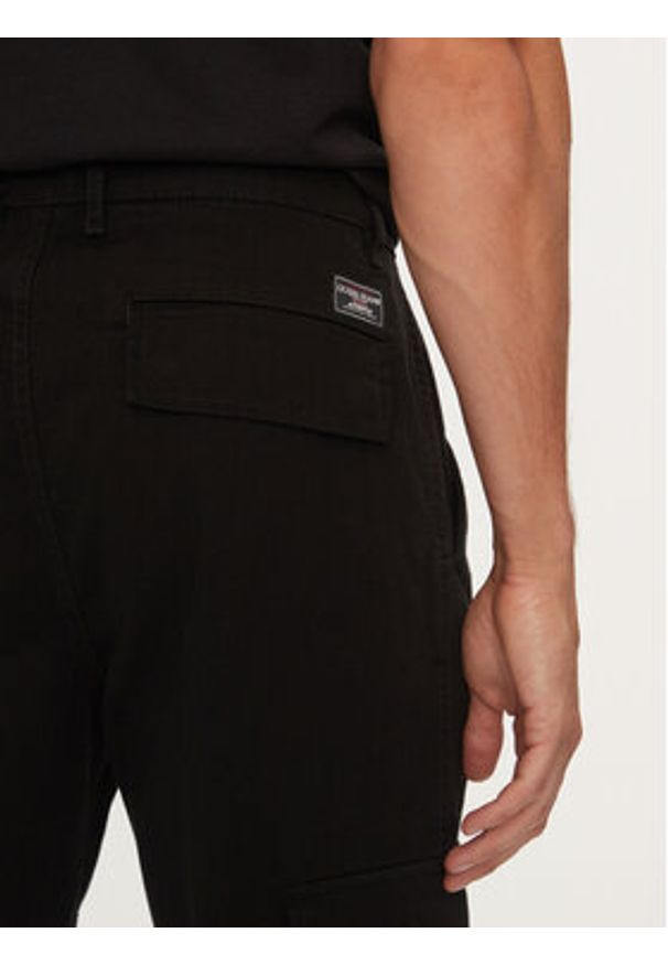 Guess Chinosy M4YB40 WGCV1 Czarny Regular Fit. Kolor: czarny. Materiał: bawełna