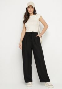 Born2be - Czarne Spodnie z Gumką w Talii z Prostymi Nogawkami Rannia. Okazja: na co dzień. Kolor: czarny. Styl: casual #4