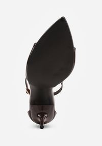 Born2be - Brązowe Eleganckie Sandały Lakierowane na Szpilce ze Sprzączką i Noskiem w Szpic Liviana. Okazja: na co dzień. Zapięcie: sprzączka. Kolor: brązowy. Materiał: lakier. Obcas: na szpilce. Styl: elegancki #4