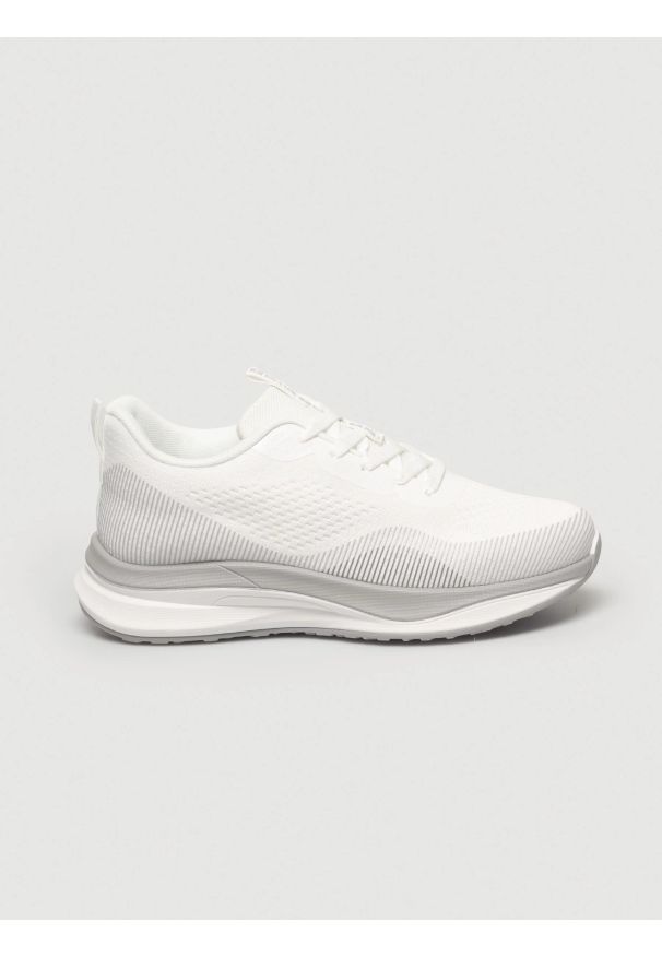 Big-Star - Sneakersy męskie białe TT174252 101. Okazja: na spacer. Nosek buta: okrągły. Zapięcie: sznurówki. Kolor: biały. Materiał: jeans, syntetyk, materiał, dresówka. Sport: fitness, turystyka piesza