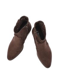 Botki damskie S.Barski, cholewka materiałowa ażurowa niski obcas lekka forma, brązowe, HY61-8009. Okazja: na co dzień. Kolor: brązowy. Materiał: materiał. Szerokość cholewki: normalna. Wzór: ażurowy. Obcas: na obcasie. Styl: casual, elegancki, klasyczny. Wysokość obcasa: niski #4