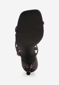 Born2be - Brązowe Sandały na Szpilce z Elastycznymi Paskami i Kwadratowym Noskiem Sarorin. Okazja: na wesele, na co dzień, na ślub cywilny. Zapięcie: pasek. Kolor: brązowy. Wzór: paski. Obcas: na szpilce. Styl: casual, elegancki. Wysokość obcasa: średni #3