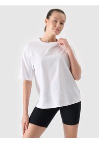 4f - T-shirt oversize gładki damski - biały. Okazja: na co dzień. Kolor: biały. Materiał: jersey, bawełna, dzianina. Długość rękawa: krótki rękaw. Długość: krótkie. Wzór: gładki. Styl: casual, sportowy, klasyczny