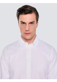 Big-Star - Koszula męska bawełniana biała Guberno 101. Okazja: na co dzień, na spotkanie biznesowe. Kolor: biały. Materiał: bawełna. Wzór: haft, jodełka, ze splotem. Styl: casual, elegancki, biznesowy #6