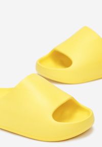 Renee - Żółte Piankowe Klapki na Płaskiej Podeszwie z Szerokim Paskiem Welbina. Kolor: żółty. Obcas: na płaskiej podeszwie #5