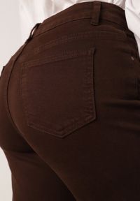 Born2be - Ciemnobrązowe Bawełniane Jeansy z Wysokim Stanem i Szerokimi Nogawkami Taphixa. Okazja: na co dzień. Stan: podwyższony. Kolor: brązowy. Styl: casual, elegancki #8