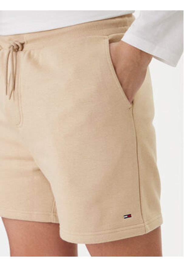 Tommy Jeans Szorty sportowe DM0DM21931 Beżowy Regular Fit. Kolor: beżowy. Materiał: bawełna. Styl: sportowy