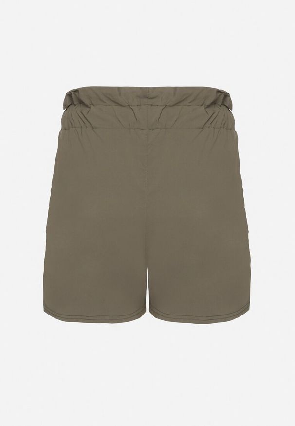 Born2be - Zielone Szorty z Bawełną z Wysokim Stanem Ozdobione Falbanką i Sznurkiem Acreria. Okazja: na spacer, na co dzień. Stan: podwyższony. Kolor: zielony. Materiał: bawełna. Wzór: aplikacja. Sezon: lato. Styl: casual, elegancki