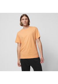 outhorn - T-shirt z haftem męski - pomarańczowy. Kolor: pomarańczowy. Materiał: materiał, bawełna, dzianina. Wzór: haft #4