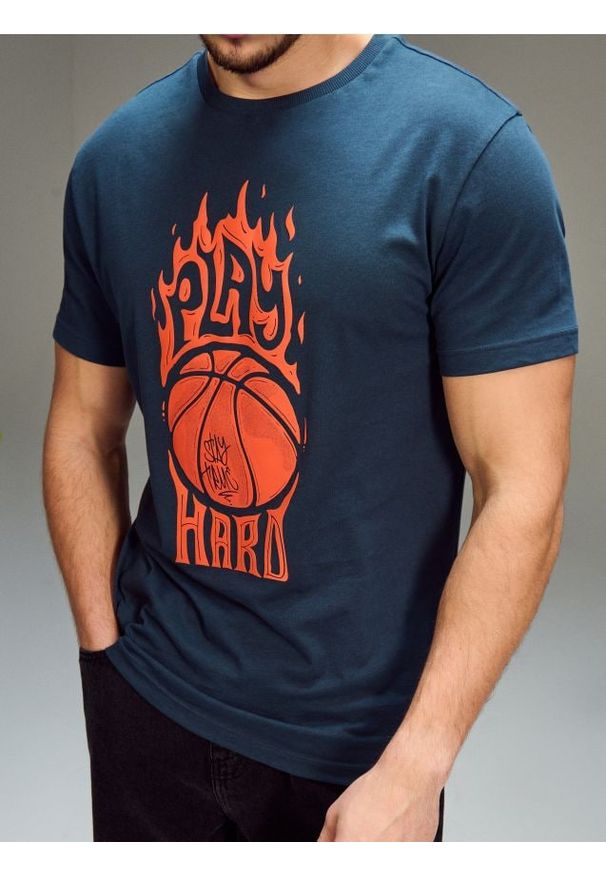 Sinsay - Bawełniana koszulka z nadrukiem - granatowy. Kolor: niebieski. Materiał: bawełna. Wzór: nadruk