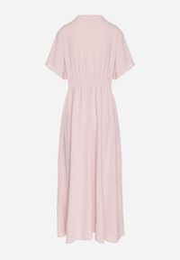 Born2be - Jasnoróżowa Rozkloszowana Sukienka z Gumką w Talii i Dekoltem w Serek Iffara. Okazja: na spotkanie biznesowe, do pracy, na co dzień. Typ kołnierza: dekolt w serek. Kolor: różowy. Styl: casual, biznesowy #4