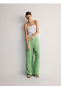 Reserved - Spodnie z lyocellem - jasnozielony. Kolor: zielony. Materiał: tkanina, wiskoza