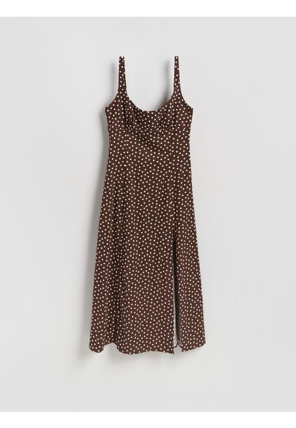Reserved - Sukienka w grochy - ciemnobrązowy. Kolor: brązowy. Materiał: wiskoza, tkanina, len. Wzór: grochy. Styl: klasyczny