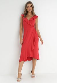 Born2be - Czerwona Sukienka Harmothee. Okazja: na imprezę. Kolor: czerwony. Materiał: tkanina, wiskoza. Długość rękawa: bez rękawów. Wzór: gładki, jednolity, aplikacja. Typ sukienki: kopertowe. Styl: wizytowy. Długość: mini #1