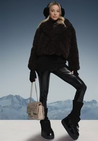 Born2be - Brązowa Kurtka Futrzana o Krótkim Kroju z Szerokim Kołnierzem Riveti. Okazja: na co dzień. Kolor: brązowy. Materiał: futro. Długość: krótkie. Sezon: zima. Styl: casual, elegancki #2