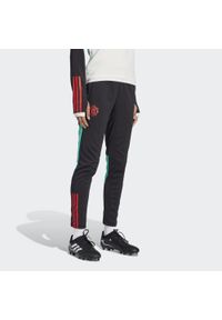 Adidas - Manchester United Tiro 23 Training Pants. Kolor: czarny. Materiał: dresówka, materiał #1