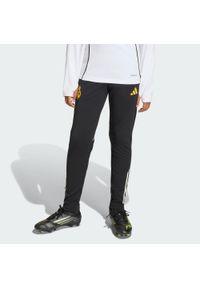 Adidas - Dziecięce spodnie treningowe adidas Real Madrid Avengers 25/26 Tiro25. Kolor: żółty, czarny, wielokolorowy, biały. Materiał: dresówka. Wzór: motyw z bajki. Sport: piłka nożna #1