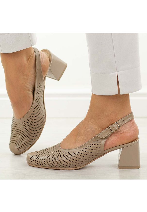 DEONI - Cappucciono skórzane Polskie czółenka damskie Deoni D136. Okazja: na co dzień, na spotkanie biznesowe, na imprezę. Materiał: skóra. Szerokość cholewki: normalna. Wzór: ażurowy, aplikacja. Sezon: wiosna, lato. Obcas: na obcasie. Styl: biznesowy, elegancki, casual, klasyczny, wizytowy. Wysokość obcasa: średni