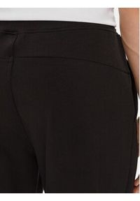 Calvin Klein Spodnie dresowe Embossed Logo K10K112198 Czarny Relaxed Fit. Kolor: czarny. Materiał: bawełna