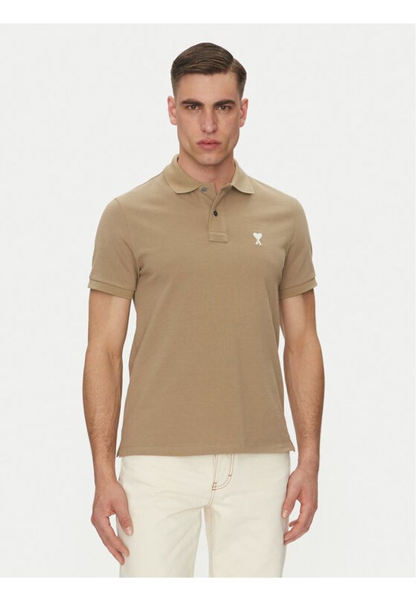 AMI PARIS Polo HPL060.760 Khaki Regular Fit. Typ kołnierza: polo. Kolor: brązowy. Materiał: bawełna