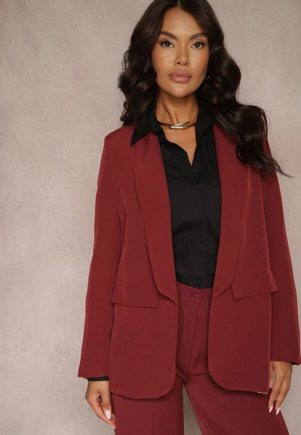 Renee - Bordowa Niezapinana Marynarka o Prostym Kroju z Imitacją Kieszeni i Podszewką w Cętki Sartea. Okazja: na co dzień. Kolor: czerwony. Materiał: jeans, tkanina. Styl: klasyczny, casual, elegancki