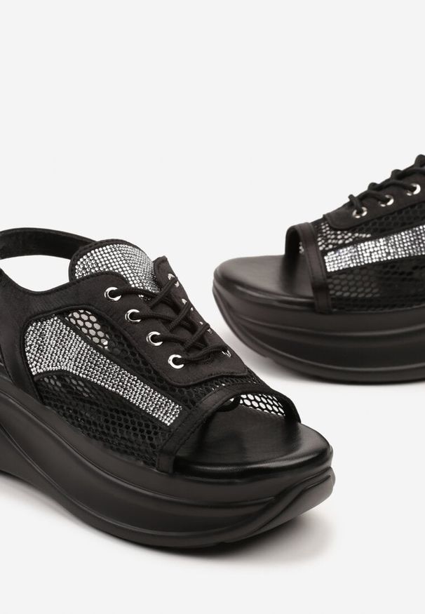 Renee - Czarne Sandały na Platformie w Stylu Sneakersów Peep Toe Sorezia. Okazja: na co dzień. Nosek buta: otwarty. Kolor: czarny. Materiał: jeans. Obcas: na platformie. Styl: klasyczny, elegancki, casual