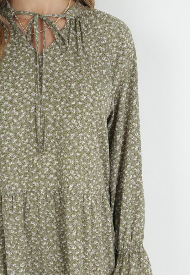 Born2be - Zielona Sukienka Adrasixie. Kolor: zielony. Długość rękawa: długi rękaw. Wzór: aplikacja. Styl: boho. Długość: maxi