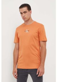 Calvin Klein Jeans t-shirt bawełniany kolor pomarańczowy z nadrukiem. Kolor: pomarańczowy. Materiał: bawełna. Wzór: nadruk. Styl: klasyczny