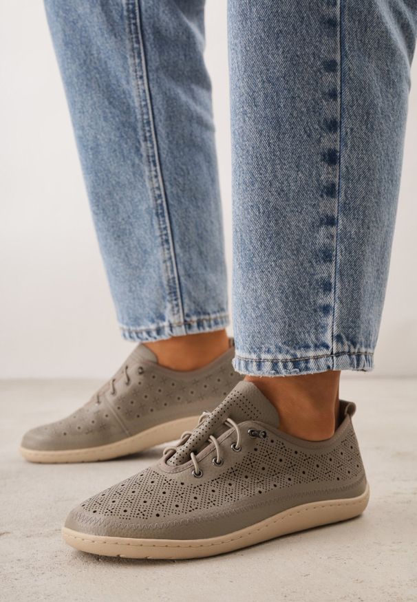 Born2be - Szare Skórzane Tenisówki z Ażurową Cholewką Nesseli. Okazja: na co dzień, do pracy, na spacer. Kolor: szary. Materiał: skóra. Szerokość cholewki: normalna. Wzór: ażurowy. Styl: boho, casual