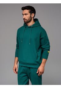 Ombre Clothing - Dresowa bluza unisex z kieszeniami i kapturem – ciemnozielona V17 OU-SNBC-0105 - XL/XXL. Okazja: na co dzień. Typ kołnierza: kaptur. Kolor: zielony. Materiał: dresówka. Wzór: aplikacja. Styl: casual #8