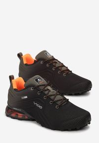 Born2be - Czarno-Pomarańczowe Buty Sportowe Vhesiesh. Wysokość cholewki: przed kostkę. Nosek buta: okrągły. Kolor: czarny. Materiał: materiał. Szerokość cholewki: normalna. Wzór: aplikacja #2